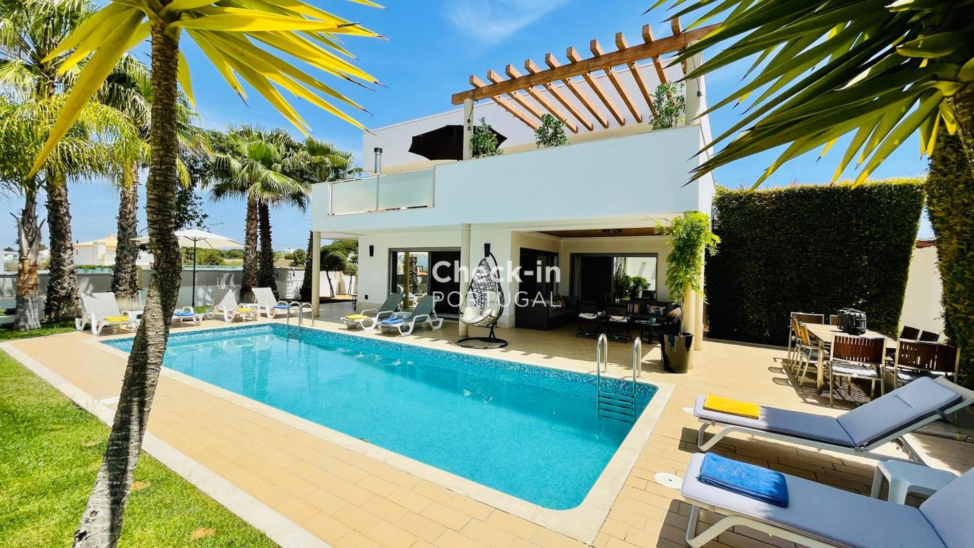 By Check-in Portugal